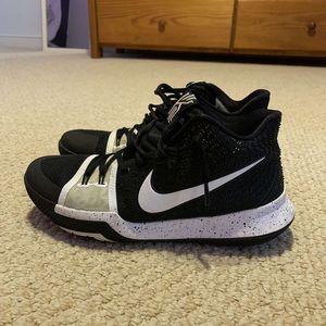 Kyrie 3 Tuxedos